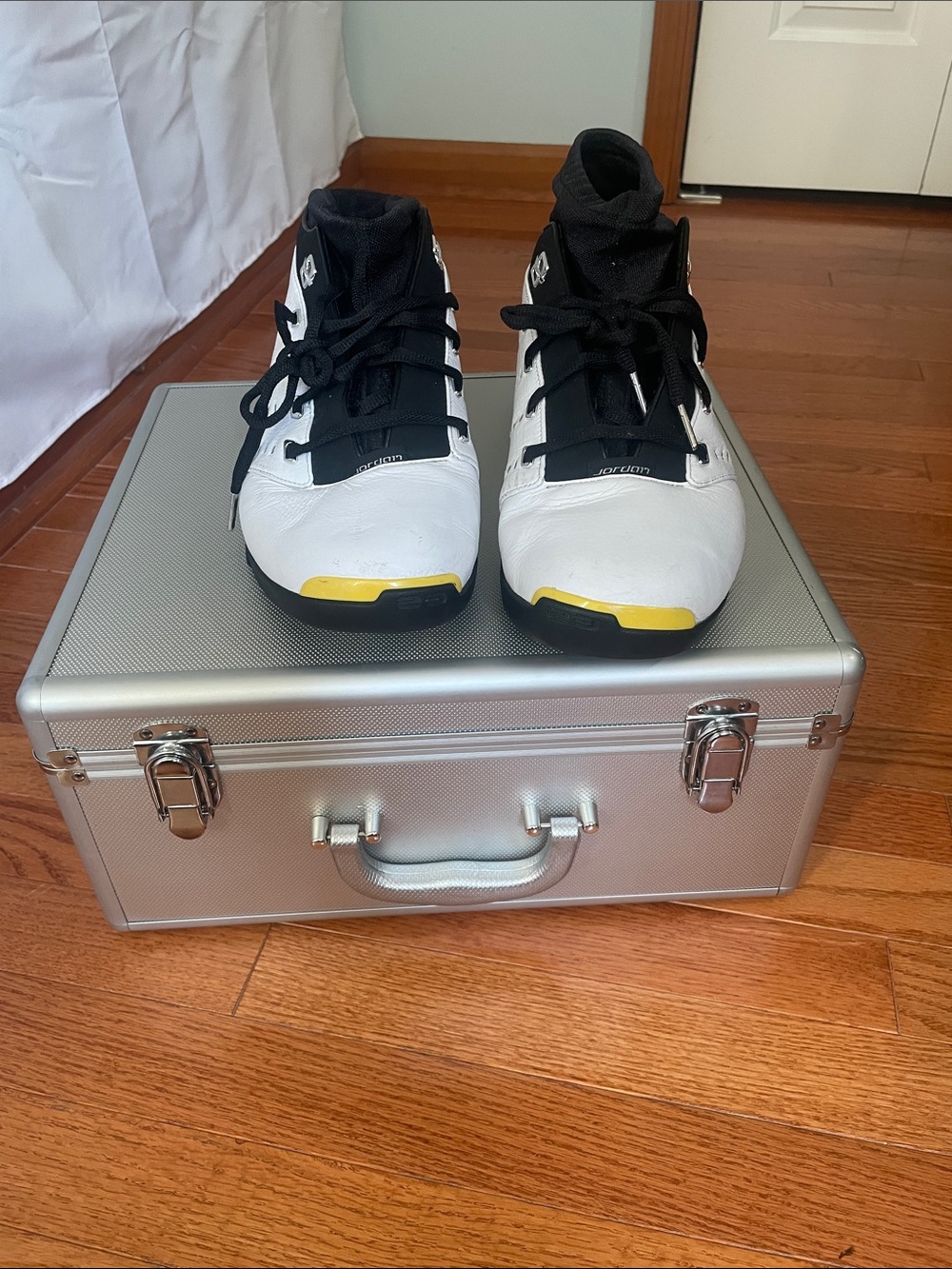 Nike Men's White Black Yellow High-Top Sneakers